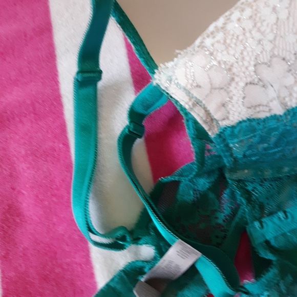 36DD VS Dream Angel's Plunge Bra - Picture 5 of 5